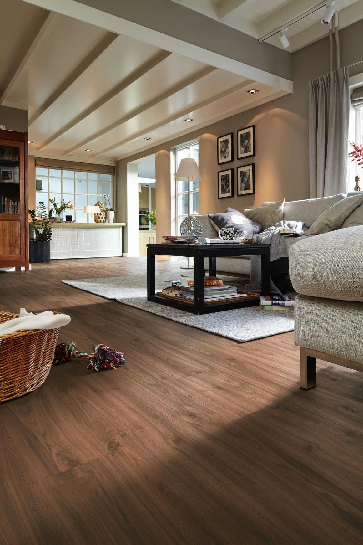 MEISTER | LL 150 | MeisterDesign. laminate | Laminate flooring | Walnut Amore | 06389 | Raw wood pore structure