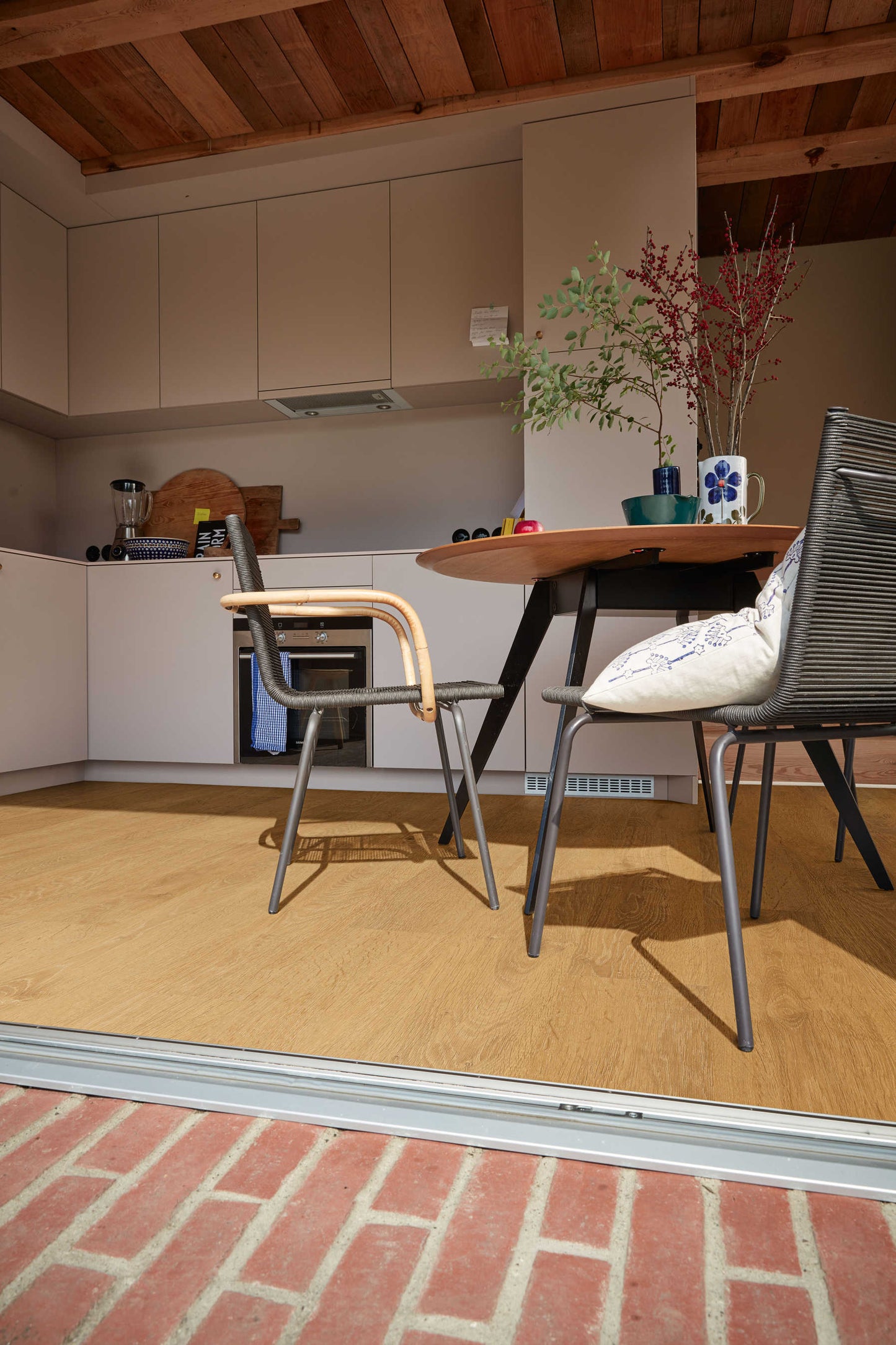 MEISTER | LC 150 | MeisterDesign. laminate | Laminate flooring | Oak | 06443 | Pore-synchronized structure