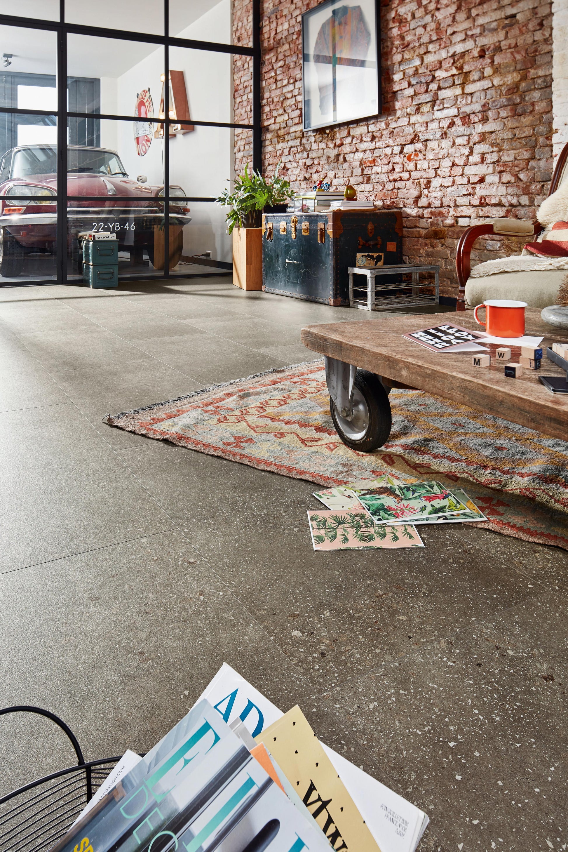 MEISTER | DB 400 | MeisterDesign. flex | Designboden | Terrazzo dunkel | 06858 | Steinporen-Struktur