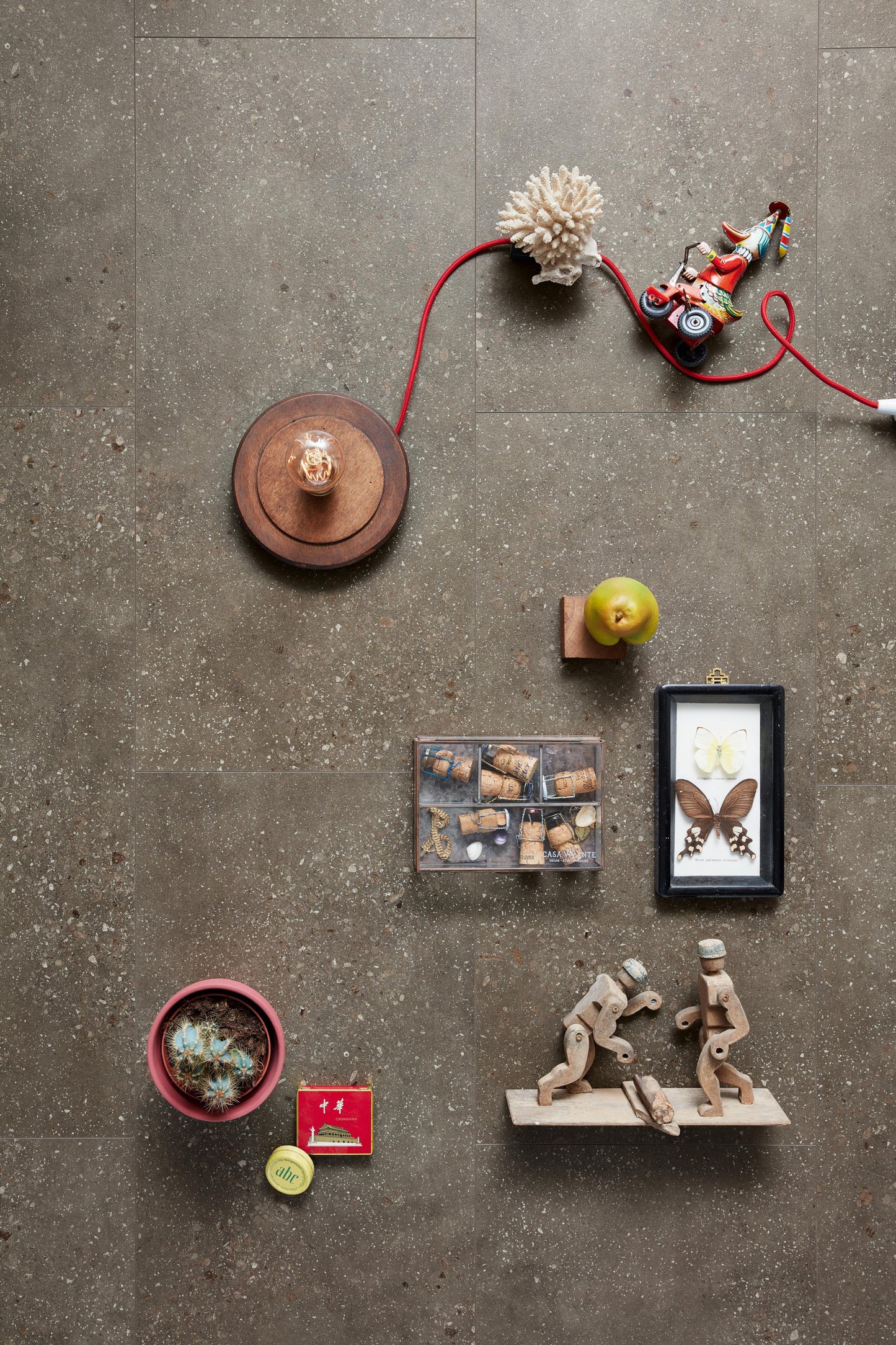 MEISTER | DB 400 | MeisterDesign. flex | Designboden | Terrazzo dunkel | 06858 | Steinporen-Struktur
