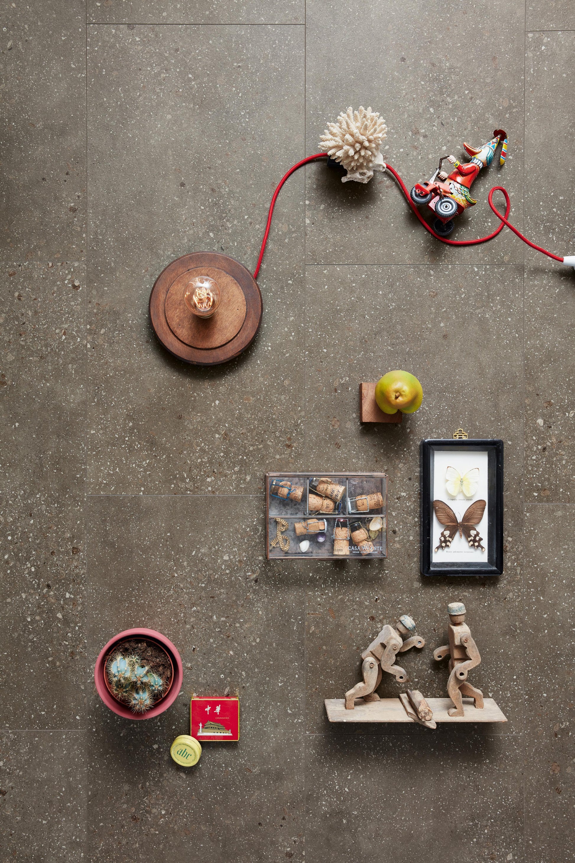 MEISTER | DB 400 | MeisterDesign. flex | Designboden | Terrazzo dunkel | 06858 | Steinporen-Struktur